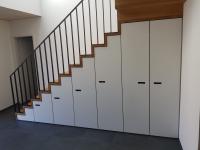 Treppenschrank in weiß
