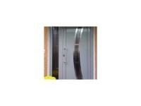 Alu-Haustür in weiß mit Glas-Seitenteil in Woringen