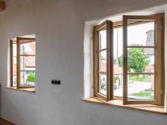 Denkmal-Fenster PaXpur in historischem Bauernhaus