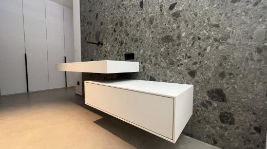 Badezimmerschrank ohne Griffe weiß