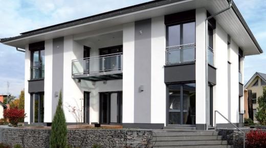 Haustür in anthrazit bei Einfamilienhaus in Kaufbeuren