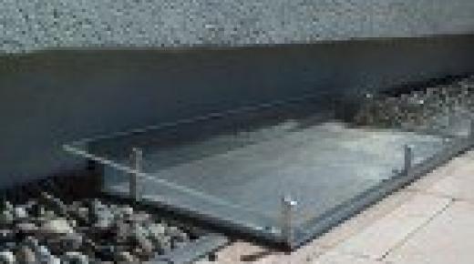 Keller-Lichtabdeckung in grau mit Acrylglasabdeckung in Erkheim