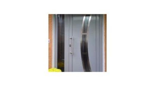 Alu-Haustür in weiß mit Glas-Seitenteil in Woringen
