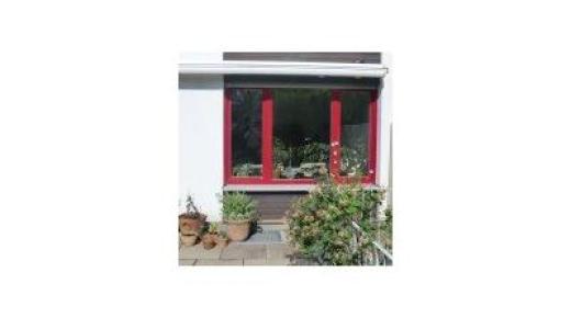Holz-Aluminium-Fenster in purpurrot mit zwei Seitenteilen in Augsburg