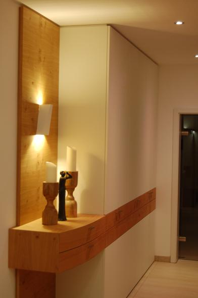 Garderobe integriert in Schranksystem