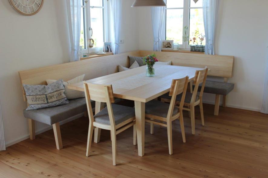 Esszimmertisch mit Eckbank