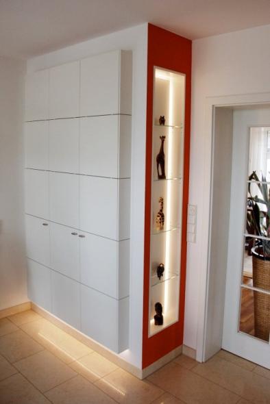 Garderobenschrank in weiß 