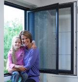 Fenster mit Insektenschutz mit Drehrahmen