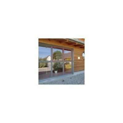 Holz-Aluminium-Fensterfassade in purpurrot und grau in Woringen